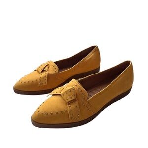 Adrienne Vittadini mustard suede comfort shoes nwot
Size 8